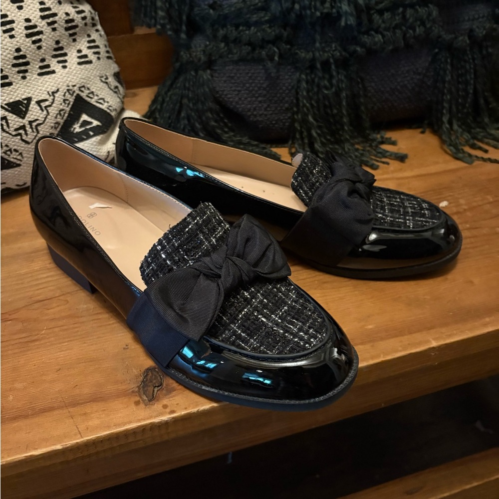 Bandolino Black Patent Loafers with Bow Accent